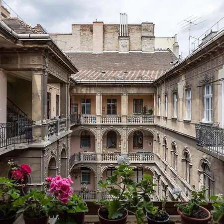 Apartment Bright And Peaceful In The Centre Budapest